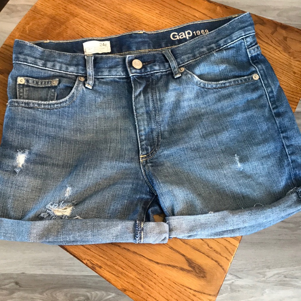 GAP Sexy Boyfriend denim shorts for women